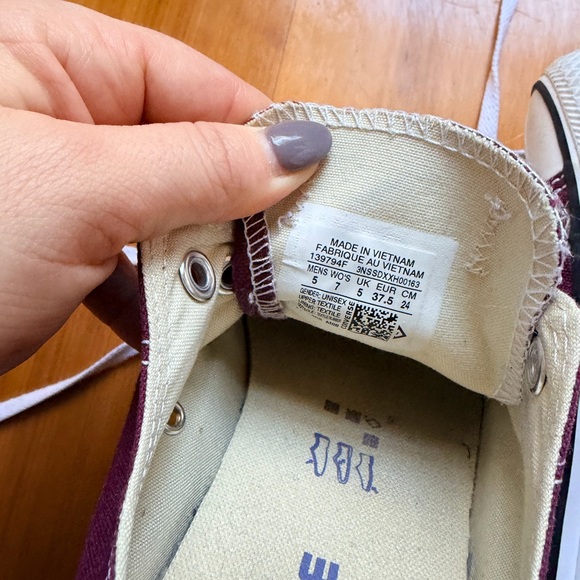Converse Maroon Sneakers size 7 - Picture 3 of 3